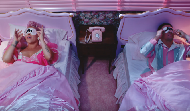 Pink - teledysk Beautiful Trauma