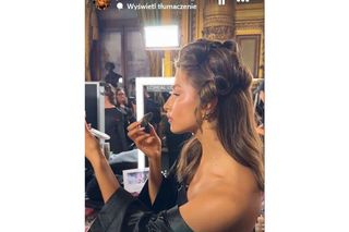 Julia Wieniawa na pokazie mody w Paryżu