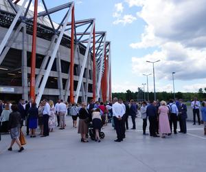 Kongres Świadków Jehowy Białystok 2024. Tłumy wiernych na Stadionie Miejskim