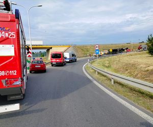 Wypadek w Elizówce. Kierowca był zakleszczony w pojeździe