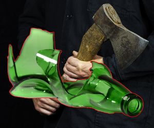 Odciął koledze place siekierą, bo ten sięgnął po piwo. Makabra podczas libacji 