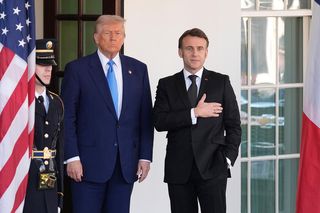 Macron nagle przerwał Trumpowi. Poszło o wsparcie dla Ukrainy