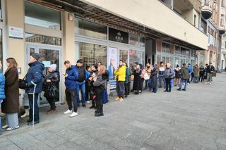 Tłusty czwartek 2025. Wielkie kolejki przed łódzkimi cukierniami [ZDJĘCIA]