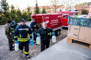 Strażacy w OSP Banino dostarczają sprzęt do szpitali w Gdańsku