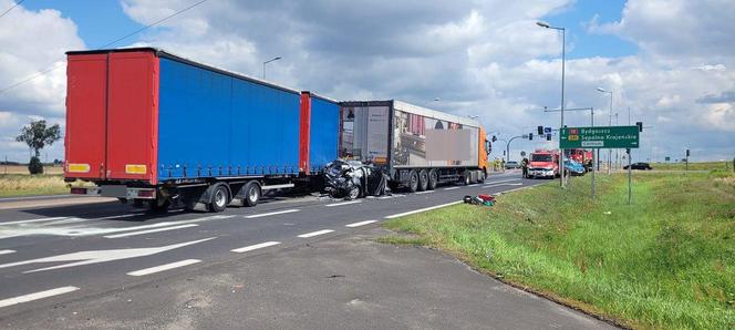 Groźny wypadek na DK 10 w Nakle nad Notecią. Dwie osoby poszkodowane [ZDJĘCIA]