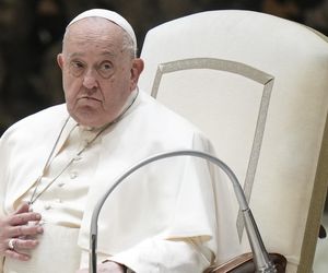 Wierni modlą się za Papieża Franciszka