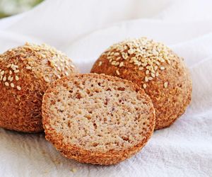 Keto bułeczki. Prosty przepis na dietetyczne pieczywo