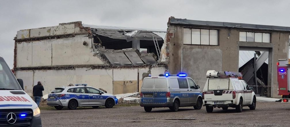 Katastrofa budowlana w Mławie. Runął strop hali zajezdni PKS. Są ofiary