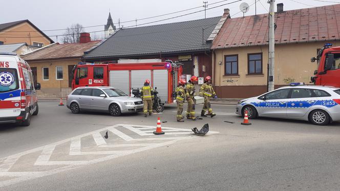 Zderzenie auta osobowego ze skuterem u zbiegu Targowej z Iłżecką