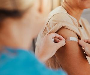 Polacy coraz częściej się nie szczepią. Zachorowanie często wiąże się z koniecznością hospitalizacji