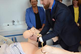 Lalki uczą studentów na lekarzy