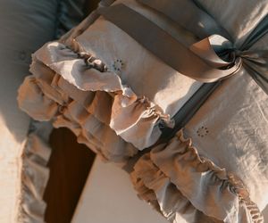 Ruffles & romance: pościel falbanowa, która zmieni Twoją sypialnię
