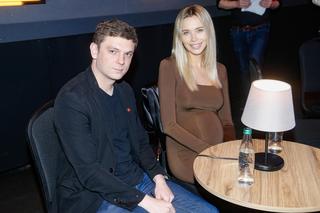 Ciężarna Sandra Kubicka nie wytrzymała. Komentowały jej brzuch, dostały bana