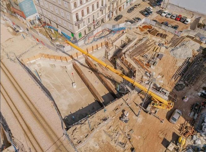 Budowa tunelu kolejowego i przystanku Śródmieście w Łodzi (marzec 2025)
