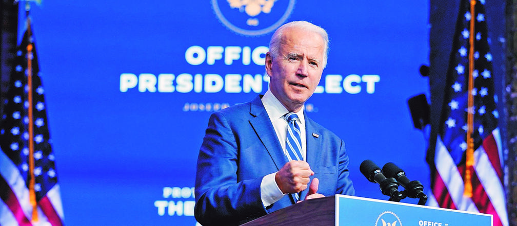 Biden zbiera ludzi. Trump pieniądze na walkę    