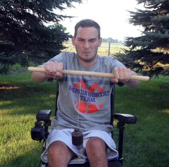 Lunatyk wybudzony zbiera na wózek