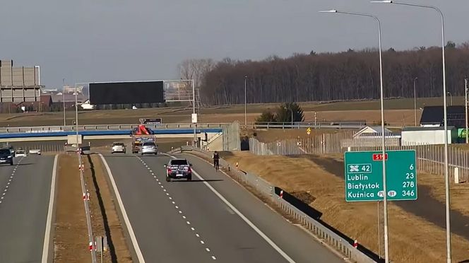 Lublin. Rowerzysta i traktorzysta na drodze ekspresowej. Jednego poprowadziła tak nawigacja? [ZDJĘCIA]