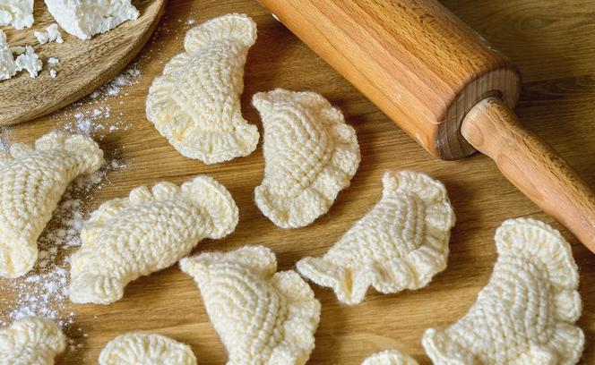 Miękka zabawka dla dziecka – pierogi z wółczki. Zrób to sam krok po kroku!