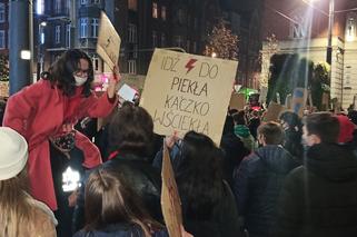 Protest kobiet w Katowicach. Ponad 20 tysięcy osób demonstrowało na rynku i katowickich ulicach. Takich tłumów Katowice jeszcze nie widziały [ZDJĘCIA, WIDEO]
