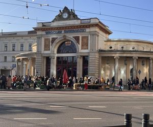 Tak wygląda typowa niedziela na Dworcu Świebodzkim we Wrocławiu