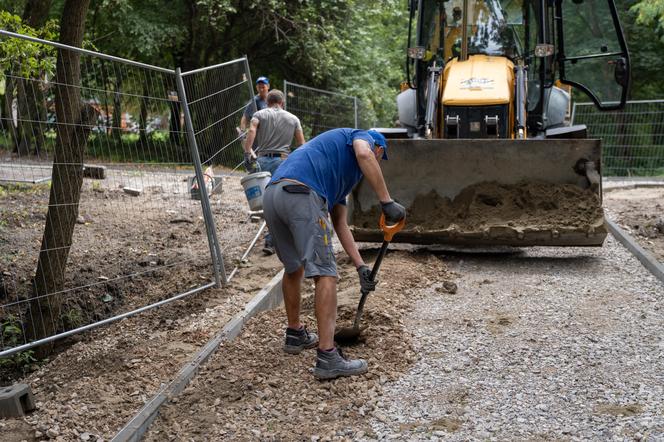 Powstaje nowa droga rowerowa! Sprawdź, jak przebiegają prace na Księżym Młynie [ZDJĘCIA]