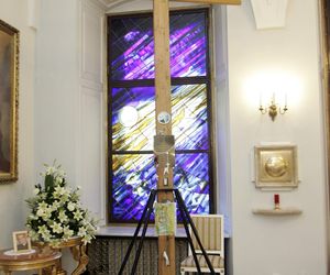 15. rocznica katastrofy smoleńskiej. Burzliwa historia krzyża sprzed Pałacu Prezydenckiego