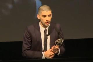 Zayn Malik na The Asia Awards 2015: nowa fryzura i słowa do One Direction. Co powiedział? [VIDEO]