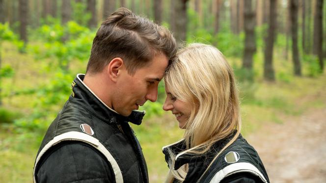 Barwy szczęścia, odc. 2514: Iwona (Izabela Zwierzyńska), Tomasz Kępski (Jakub Sokołowski)