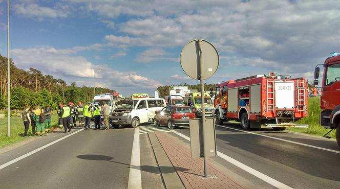 Wypadek w Pawłówku. Trzy osoby trafiły do szpitala! [ZDJĘCIA]