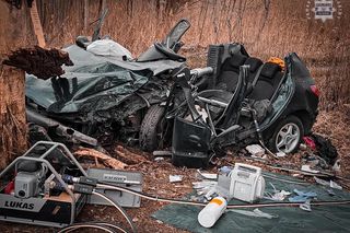 Poważny wypadek w Bytomiu. Jedna osoba zabrana helikopterem do szpitala. Droga zablokowana