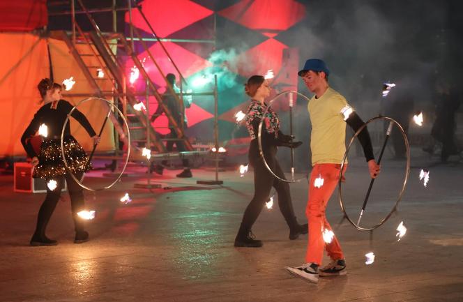 Fire show na pl. Teatralnym przy CSK w Lublinie. Było gorąco! 