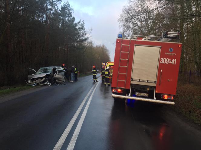 Wypadek w Ostromecku. 3 osoby przewiezione do szpitala w Bydgoszczy