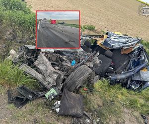 Straszny wypadek! Samochód zmiażdżony
