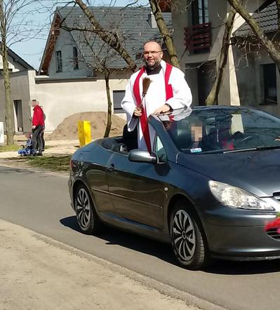 Z auta poświęcę koszyczki