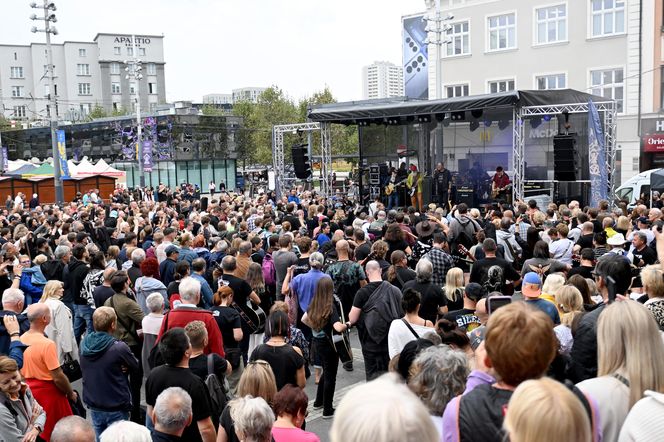 Gitarowe granie z zespołem Dżem na Rynku w Katowicach