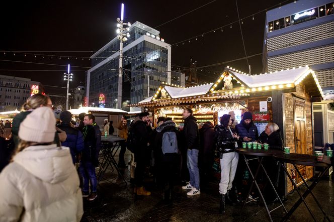 Świąteczna atmosfera na Rynku. Odwiedziliśmy katowicki jarmark bożonarodzeniowy