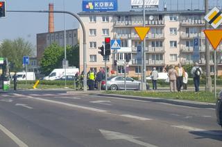 Białystok. Wypadek w centrum Białegostoku. Opel na dachu