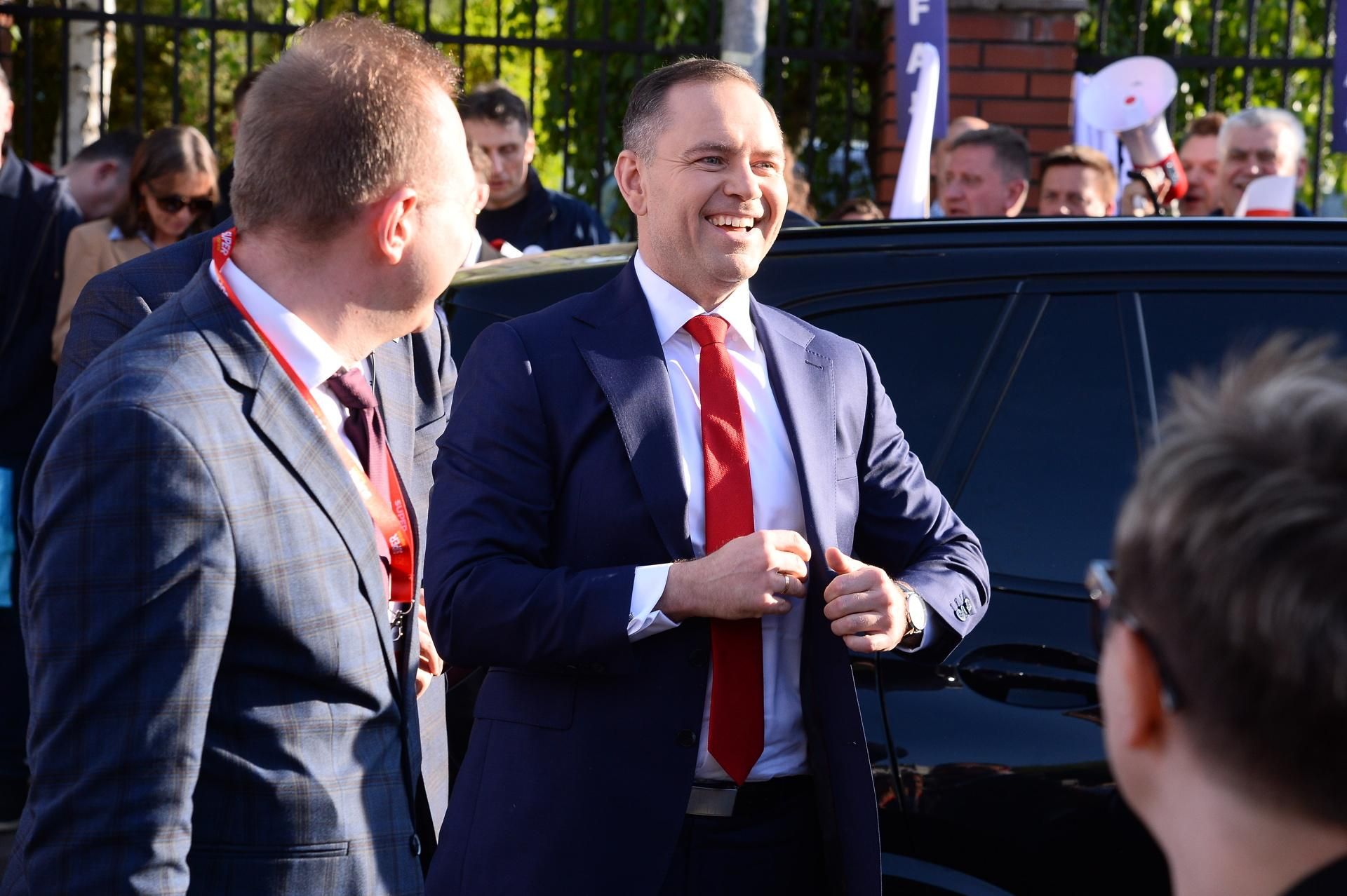 Nawrocki pod lupą KO: Afera mieszkaniowa w kampanii wyborczej?
