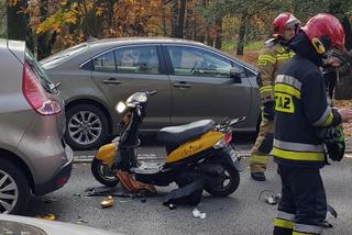 Skuterzysta rozbił głową renault