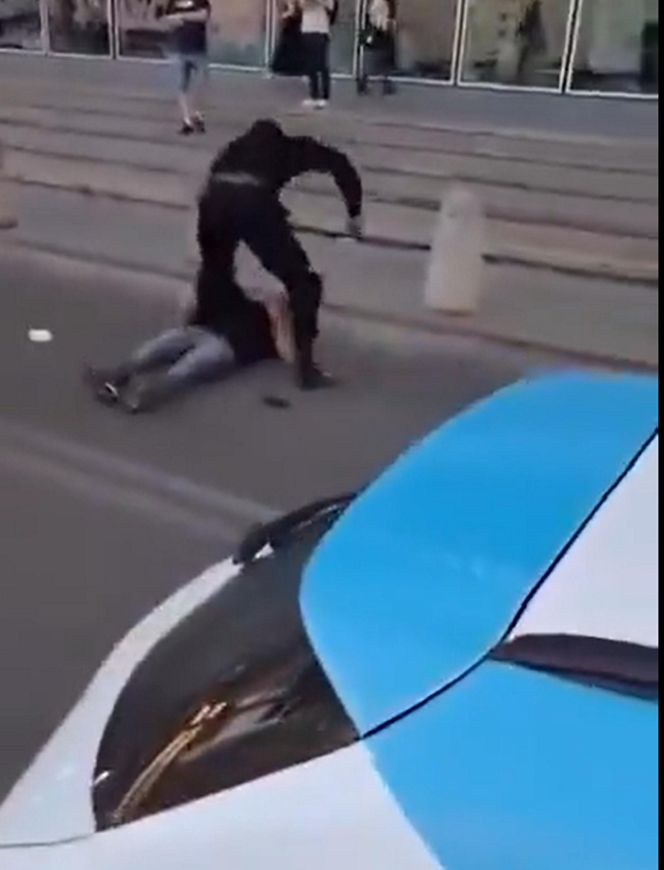 Brutalna bójka na Dworcu Centralnym w Warszawie. Wszystko widać na nagraniu