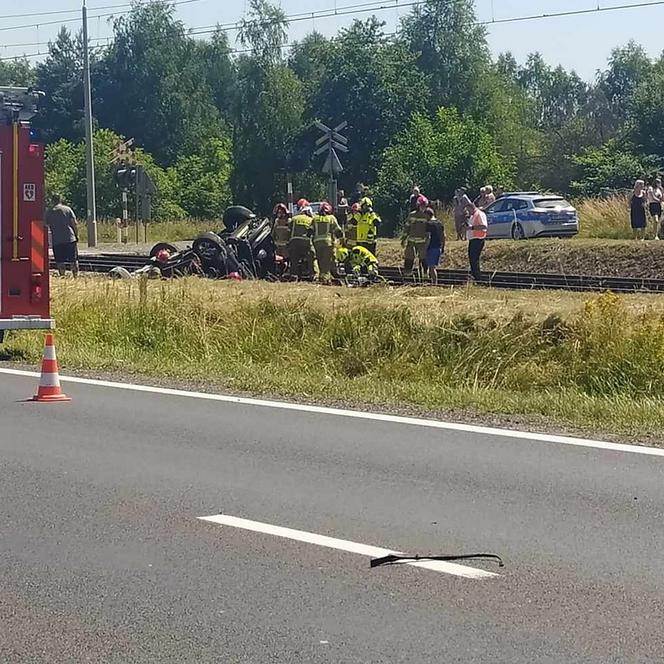 PILNE: Tragiczny wypadek w Blachowni. Osobówka wjechała pod pociąg Intercity