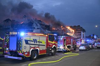 Aktor znany z „Korony Królów” ucierpiał w pożarze bloku w Ząbkach. „Nie wiemy co będzie dalej”