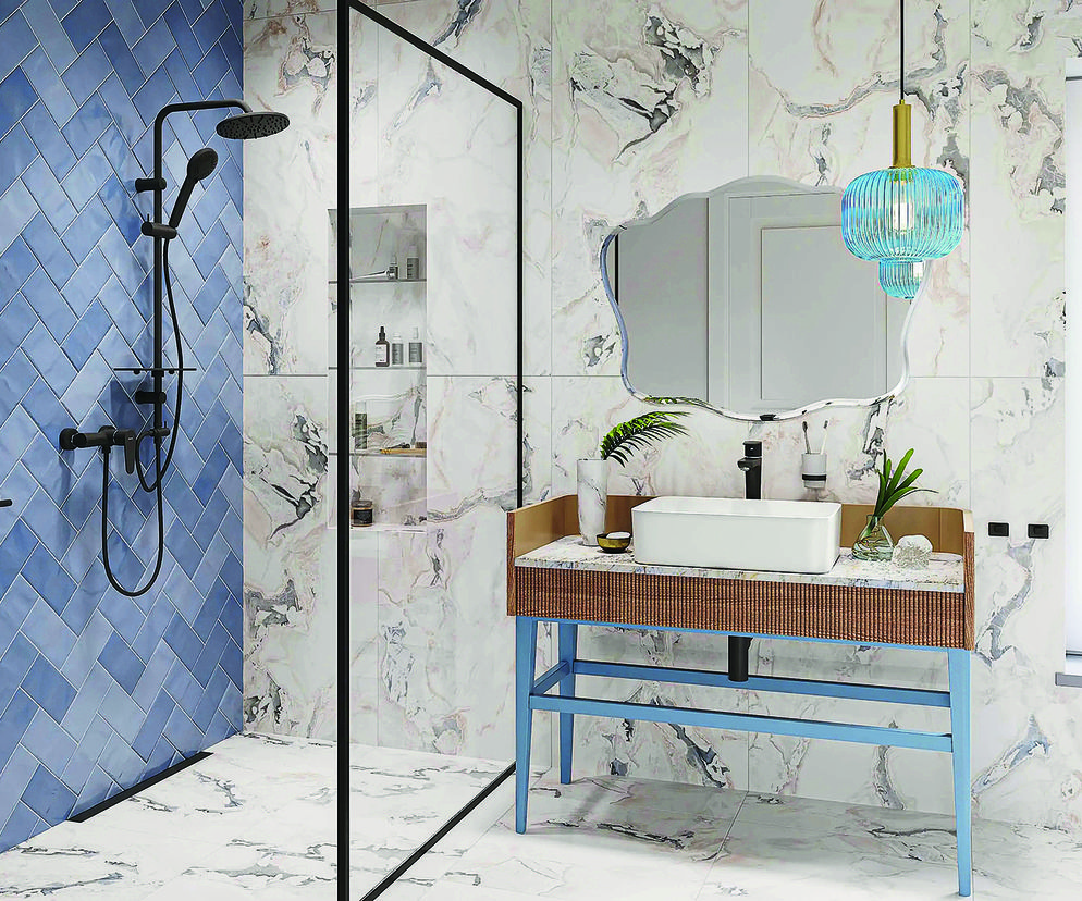 Jak urządzić małą łazienkę z prysznicem?