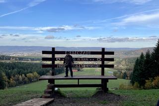 Największa ławka w Polsce jest na Podkarpaciu. Widok z niej jest niesamowity! 