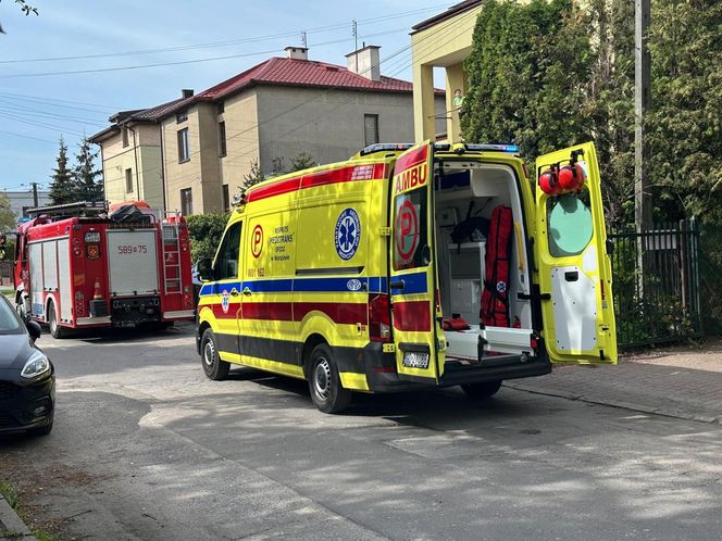 Dramat rodzinny w Piastowie? Córka zaatakowała swoją mamę. Nieoficjalnie: ugodziła ją nożem