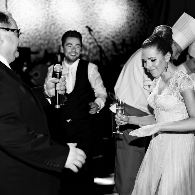  Ola Kwaśniewska pokazała niepublikowane zdjęcia ze ślubu. Na jej weselu wywijał Ryszard Kalisz