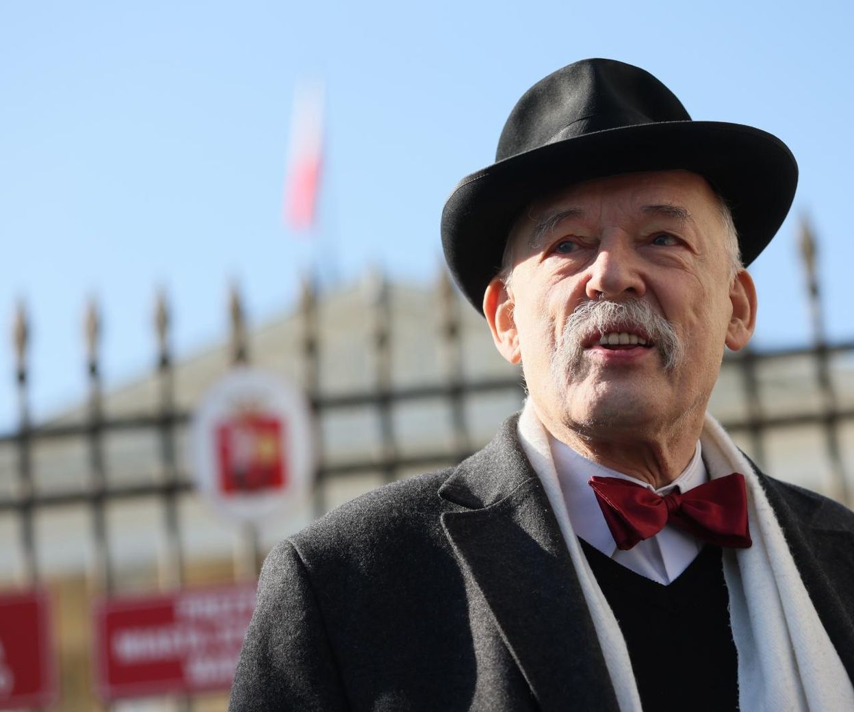 Janusz Korwin-Mikke wraca do polityki! Nie uwierzysz, jak nazwał swoją partię! Będzi…