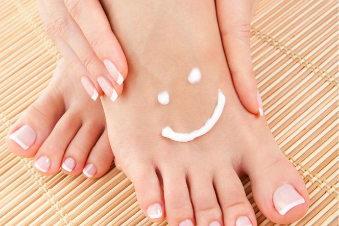 Na pomoc suchej, zrogowaciałej skórze