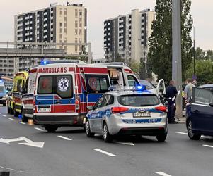 Śmiertelny wypadek w Warszawie. Nie żyje młody mężczyzna, auto prowadził jego teść