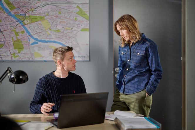 Na Wspólnej odc. 4058: Robert Tadeusiak (Dariusz Wnuk), Iga (Lidia Sadowa)